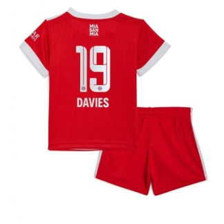 Otroški Nogometni dresi Bayern Munich Domači 2022-23 Kratek Rokav + Kratke hlače Alphonso Davies 19