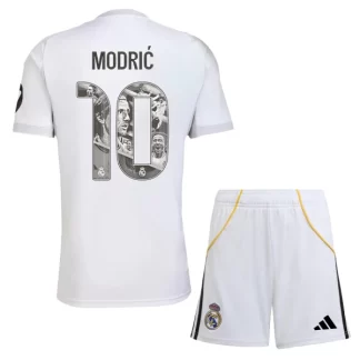 Otroški Nogometni dresi komplet Real Madrid Domači 2025-26 bela Luka Modric 10