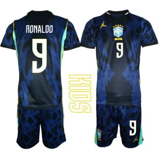 Najcenejši Otroški Nogometni dres komplet Brazilija Ronaldo #9 Gostujoči SP 2026