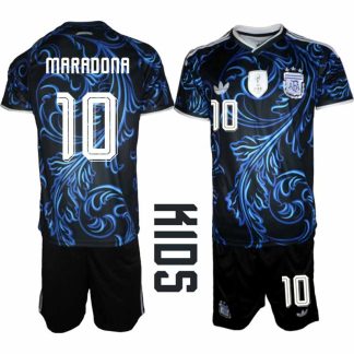 Najcenejši Otroški nogometni dres Argentina reprezentance Diego Maradona #10 Gostujoči SP 2026