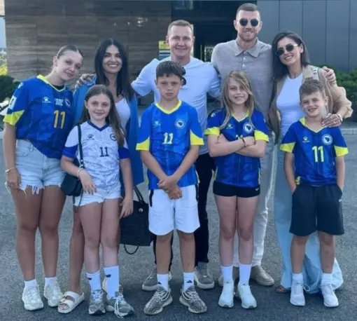Bosna in Hercegovina SP 2026 Domaci Nogometni dres tisk Edin Dzeko 11.webp