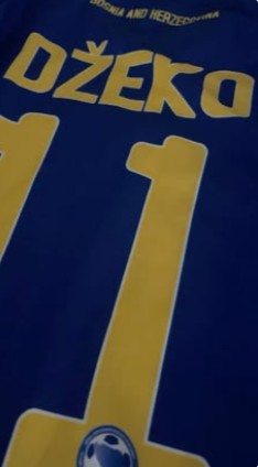 Najcenejsi Bosna in Hercegovina SP 2026 Domaci Nogometni dres tisk Edin Dzeko 11.png