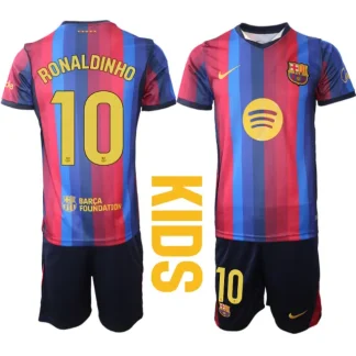 Poceni Otroški nogometni dres FC Barcelona 2026-27 Domači Ronaldinho 10